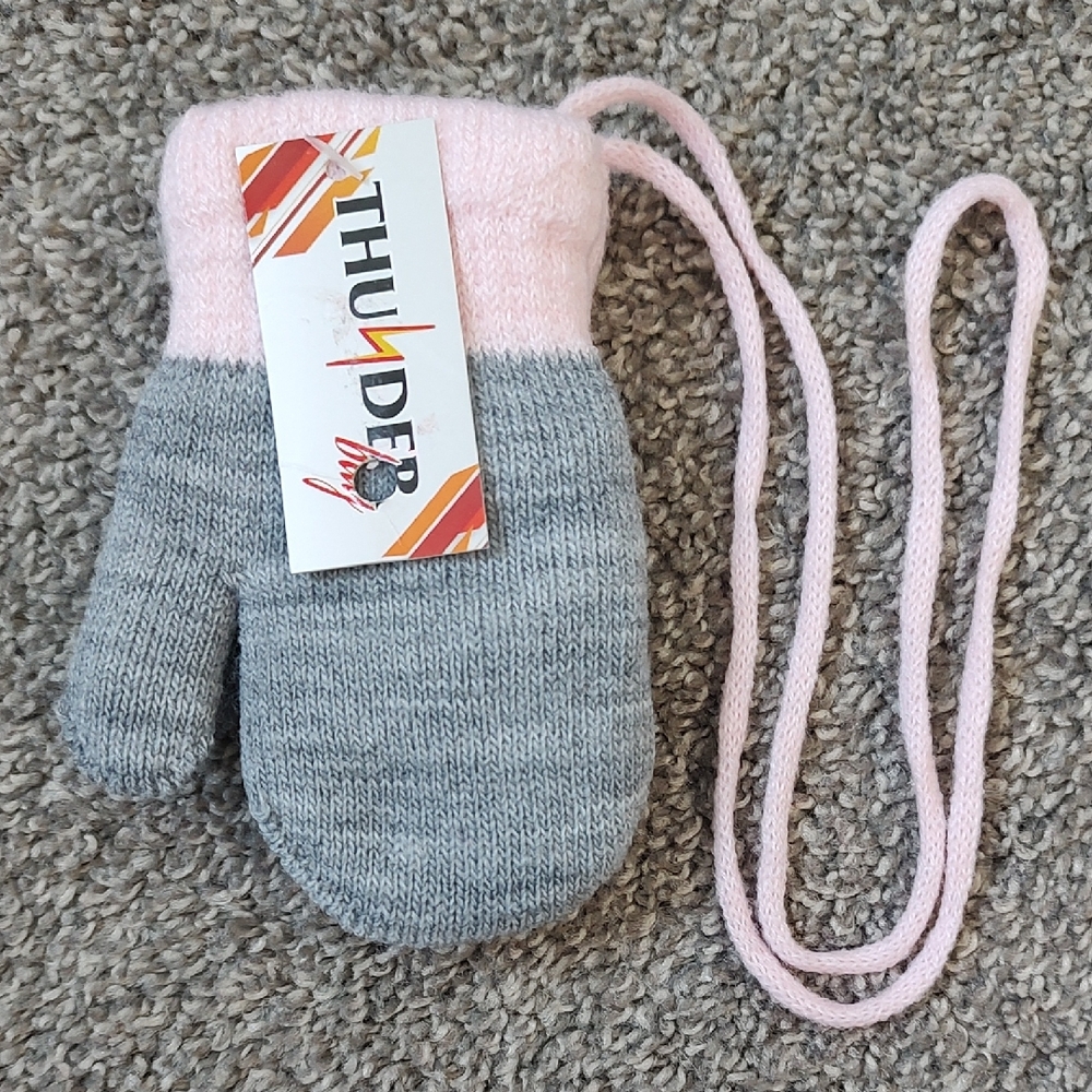 New With Tags Thunder Bay Grey & Pink Mittens With A Connected String